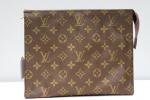 LOUIS VUITTON - TROUSSE de toilette en toile enduite monogram,...