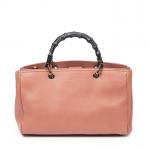 GUCCI - SAC modèle "Bamboo" MM en cuir grainé rose,...