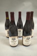 5 bouteilles Bourgogne rouge
Ladoix 2001 - domaine Desertaux Ferrand
Niveau 2...