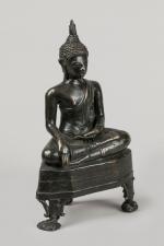 Statuette en bronze de patine brune, représentant Bouddha assis dans...