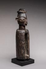 Congo : Tambour Yaka en bois sculpté à décor de...