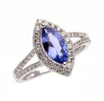 BAGUE "Marquise" en or blanc 750/°° ornée d'une tanzanite de...