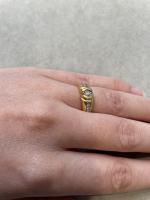 BAGUE en or jaune 750/°°, sertissure en or gris 750/°°...