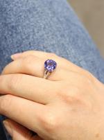 BAGUE en or blanc 750/°° ornée d'une tanzanite ronde de...