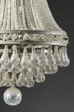 LUSTRE de forme montgolfière en cristal à décor de guirlandes...