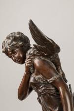 Mathurin MOREAU (1822-1912). Chasseresse. Bronze à patine brune sur socle...