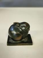 Édouard Marcel Sandoz (1881-1971)
« Lapin bijou »
Bronze à patine noire...