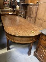 Grande TABLE ovale en noyer ouvrant par 6 tiroirs en...