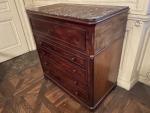 Commode en bois de placage ouvrant par 4 tiroirs et...