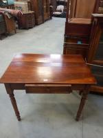 Une TABLE BUREAU en bois naturel à un tiroir en...