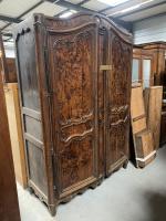 ARMOIRE bressane ouvrant à deux portes d'époque XVIIIe siècle. 230...