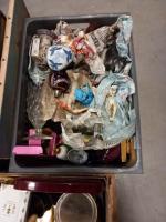 Palette de trois cartons brocante dont VERRERIE, verres, coupes en...