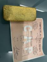 Un LINGOT or. Poids brut :  1000 g ,...