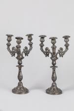 Paire de CANDELABRES en argent à trois feux à décor...