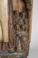 GROUPE en bois sculpté en ronde-bosse polychrome figurant la Vierge...