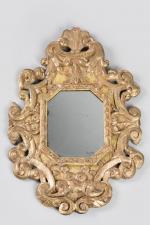 MIROIR octogonal en bois sculpté et doré, ajouré à décor...