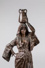 Gaston LEROUX (1854-1942). "Rebecca porteuse d'eau". Bronze à patine médaille...