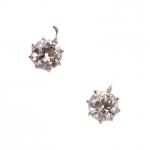 Deux DIAMANTS taille ancienne calibrant 0.75 ct chacun environ, monture...