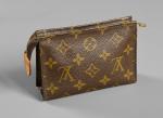 LOUIS VUITTON - Petite TROUSSE de toilette en toile enduite...