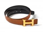 HERMES Paris - CEINTURE comprenant la boucle H en métal...