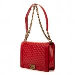 CHANEL- SAC modèle "Boy" GM en cuir d'agneau matelassé rouge,...