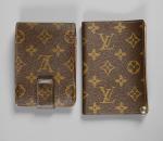 LOUIS VUITTON - PORTE-CHEQUIER et PORTE-CARTES en toile enduite monogram...