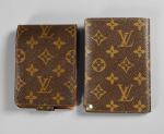 LOUIS VUITTON - PORTE-CHEQUIER et PORTE-CARTES en toile enduite monogram...