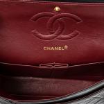 CHANEL - SAC modèle "Timeless Classique" en cuir d'agneau matelassé...