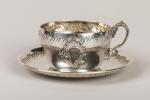 TASSE et sous-tasse en argent de style Rocaille, portant un...