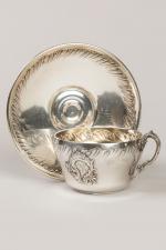 TASSE et sous-tasse en argent de style Rocaille, portant un...