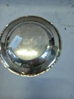 ASSIETTE mexicaine en argent 950/°° à décor géométrique sur le...