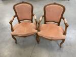 Paire de FAUTEUILS cabriolet de style Louis XV. 84 x...