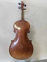 Un violon d'étude, porte une étiquette  Antonius Stradivarius, Cremononefis,...