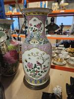 Vase famille rose, chine vers 1900  fond percé
H :...