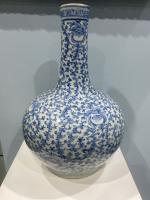 CHINE. VASE en porcelaine blanc-bleu. 
Epoque fin XIXème siècle. H:...