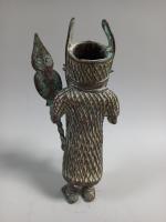 BENIN , Un guerrier , alliage de bronze, 34x8x8 cm...