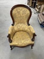 FAUTEUIL Voltaire de style Louis Philippe. Petits accidents.