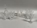 BACCARAT - Partie de service de VERRES en cristal comprenant:...