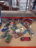 Collection de Dinky toys et autre marques: 30  voitures,...