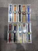 Ensemble de 10 MONTRES SWATCH dans leurs boîtes (certaines accidentées)....