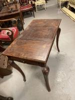 TABLE en bois de placage et bois naturel reposant sur...