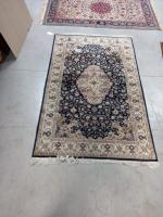 TAPIS, chaine et trame coton, en velours, laine et soie,...