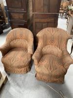 Deux FAUTEUILS crapaud. Époque napoléon III (petites usures)