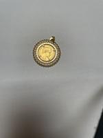 PENDENTIF en or jaune ornée d'une pièce de 20 Francs...