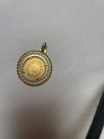 PENDENTIF en or jaune ornée d'une pièce de 20 Francs...