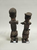 IZI  Igbo(Nigéria) Couple de statuettes en bois sculpté à...