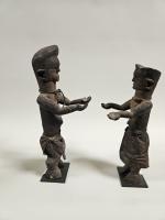 IZI  Igbo(Nigéria) Couple de statuettes en bois sculpté à...