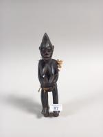 COTE D'IVOIRE, statuette de femme assise en bois exotique et...