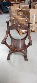 Un FAUTEUIL Dagobert en bois fruitier  sculpté à décor...