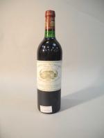 Une bouteille Château Margaux, Premier Grand Cru Classé, 1982.